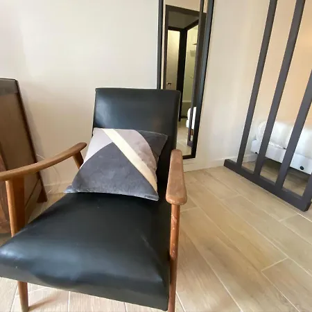 Apartment Parenthese -