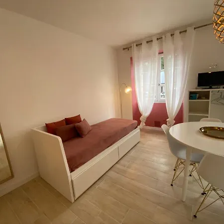 Apartment Parenthese -