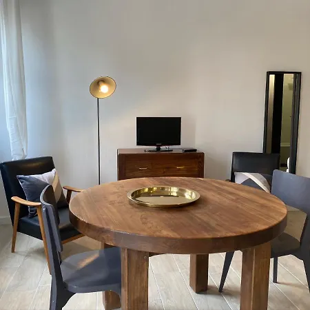 Apartment Parenthese -